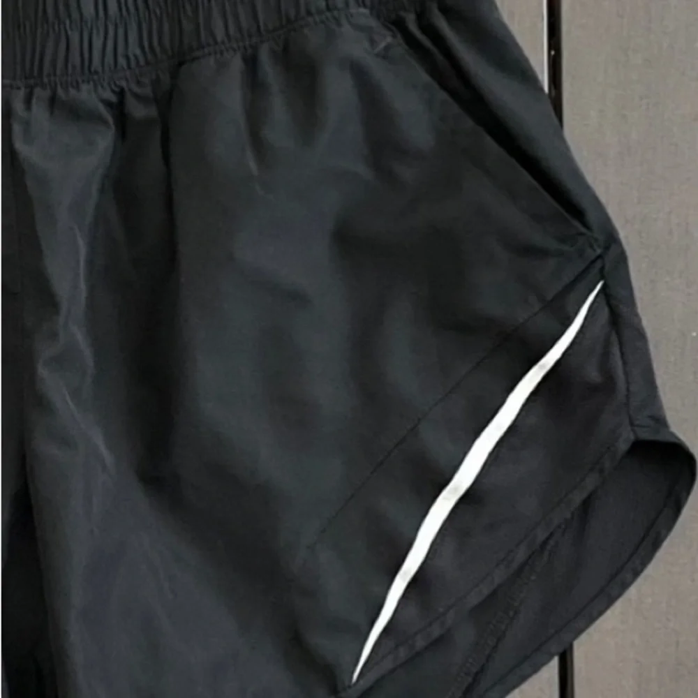 ATHLETIC WORKS ATHLEISURE EXERCISE RUNNING SHORTS!! - Picture 3 of 5